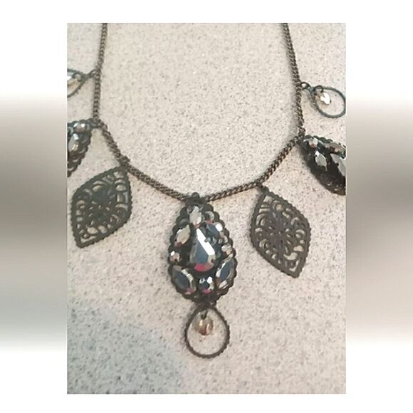 Black Widow (Brand Name), Dangle drop Necklace 16 1/2" Collar style. Vintage - Picture 2 of 3
